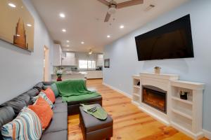 Pavilion and Outdoor Fireplace! Lake Joy Retreat