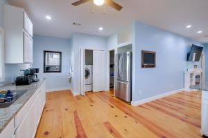 Pavilion and Outdoor Fireplace! Lake Joy Retreat
