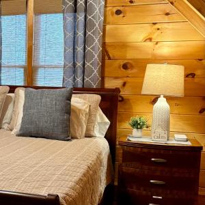 Blue Ridge Cozy Cabin King Bed Hot Tub & Dog Friendly