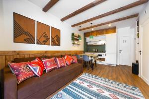 Freeman-4a апартамент з кухнею, терасою, грилем - на увесь перший поверх котеджу 4місний