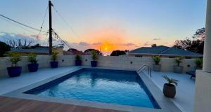 La Porta Della Casa - Sunset Pool Deck with 2 King Bedrooms