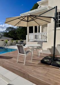 La Porta Della Casa - Sunset Pool Deck with 2 King Bedrooms