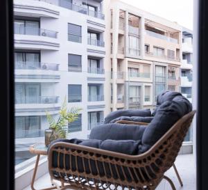 Elegant Studio Casablanca Quartier des Princesses Sleeps 4 Balcony High End Parking - Othm 1