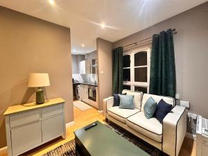 Bright 1-Bed 3rd Floor Near DLR Canary Wharf