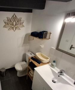 Studio indépendant avec jardinet
