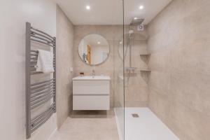 Apt Clusettes 1-min walk to ski + parking & WiFi - Happy Rentals