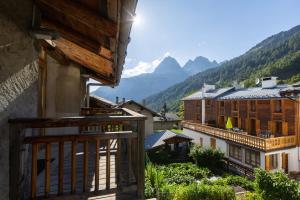 Apt Clusettes 1-min walk to ski + parking & WiFi - Happy Rentals