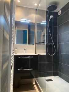 Résidence Doris - Appartement rénové · Centre station · Balcon · WIFI gratuit MAE-4483