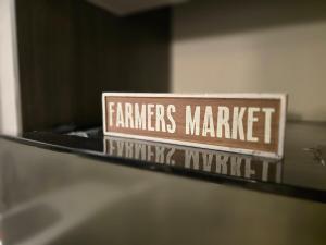 Downtown Detroit Hidden Gem Walk to Venues & DMC