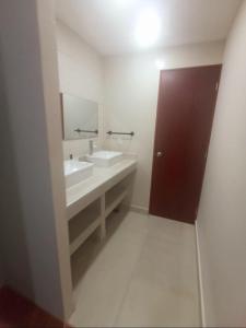 8 guests in 3 rooms in Roma Norte