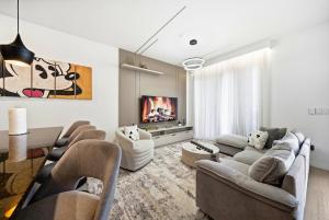 Themed 03 Bedrooms 03 Baths