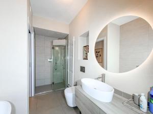 Villa ROSSA - 2 steps from the lake