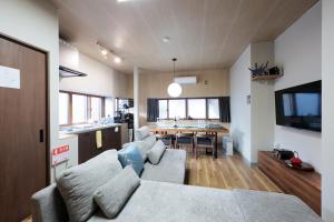 T302 Elegant Private Villa Near Hie Shrine Sleeps 13