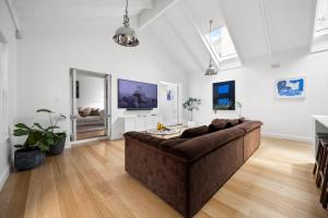 Eastside Oasis - Heart of Norwood with Poolside Garden