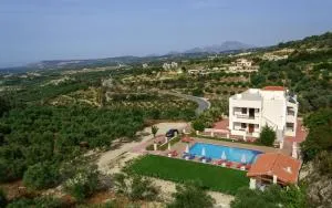 Villa Laga with Pool, 300m to Taverns, Childrens Area, BBQ! - Kiriánna