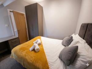 Central 3 beds with parking