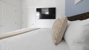 Landing Incredible 1BD Gym Pool