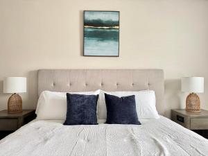 Landing Stylish 1BD Pool Clubhouse