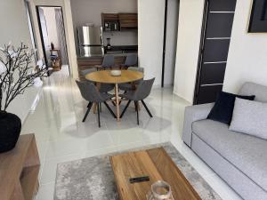 Comfortable 2BR Condo pool & gym