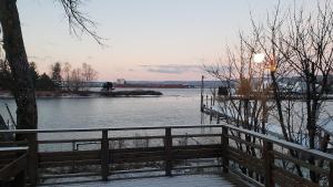 Waterfront The Hearding Island