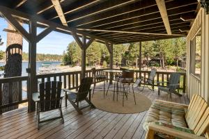 Lakefront Bay View - On the Lake