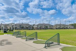 1 Mi to Beach! Sleek Golf & Pool Retreat