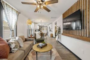 Washington Park 2 BR Casita w Private Backyard!