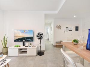 Chic Las Palmas Apartment for 3