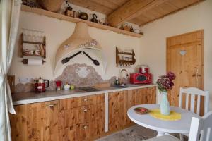 Comfortable apartment, 2 levels, close to beach