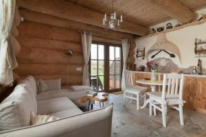 Comfortable apartment, 2 levels, close to beach