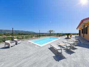 Villa with private pool in Floridia