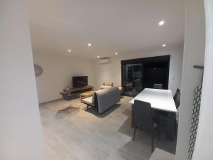 Villa T2 avec terrasse et piscine chauffée en option