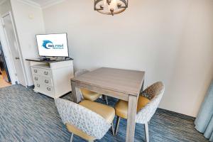 Direct Oceanfront at Coral Beach with Heated Pools