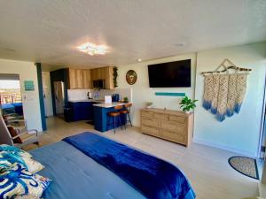 Stunning Brand New Studio - Balcony with Sunset and Ocean View