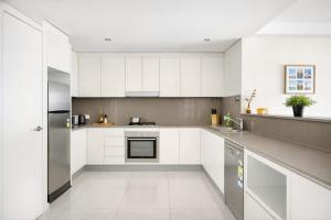 Bright & Spacious Apartment with Private Balcony