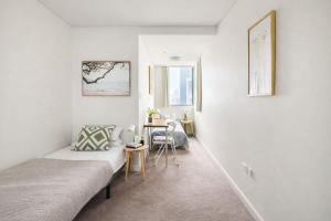Bright & Spacious Apartment with Private Balcony