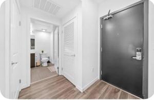 Hollywood Walk of Fame Studio FREE Parking & Gym