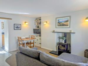 Mousehole in Aberdyfi Charming Seaside Fishermans Cottage