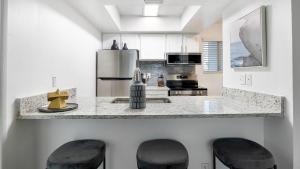 Landing Incredible Studio in Glendale