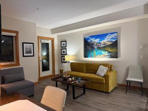 One Bedroom Mountain View Condo - Lodges at Canmore