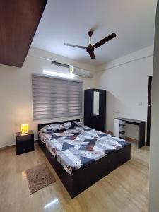 Urban Heaven AC Peaceful, cozy stay with in a city