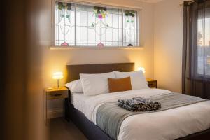 Otis House - Stylish Mid-Century - 15 Min to Geelong & Torquay