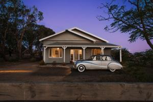 Otis House - Stylish Mid-Century - 15 Min to Geelong & Torquay