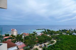 Top Floor Studio Non-Resort Unit Tambuli Tower D
