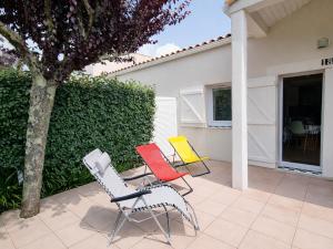 Maison Cosy avec Piscine, Proche Plages et Commerces à La Tranche-sur-Mer - FR-1-22-194