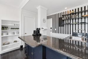 ORCHID SUITES - Historic Palm Beach Hotel Condominium
