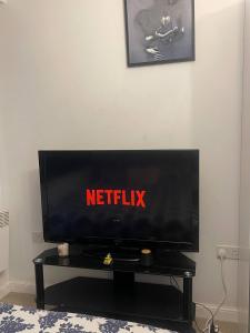 Urban Blue en-suite room Netflix, Fast WiFi Free Parking