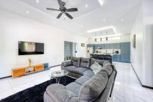 Cozy Two Bedroom Home Uvita - Casa de la Serenidad