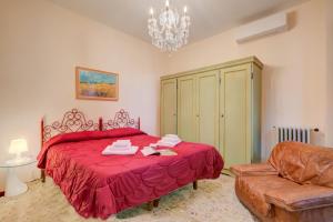 Villa Alberti Apt Emma 900m from Garda lake with Shared Garden - Happy Rentals