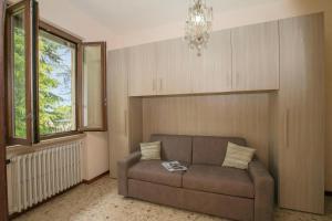 Villa Alberti Apt Emma 900m from Garda lake with Shared Garden - Happy Rentals